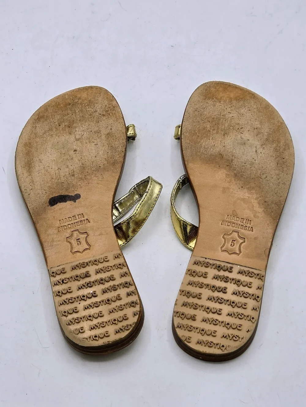 Mystique Gold Leather Skull & Crossbones Thong Sandals Size 5
